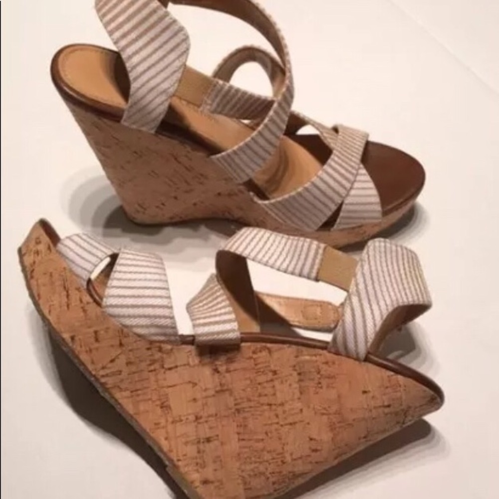 NWOT - Chinese Laundry Tan & White Wedge.